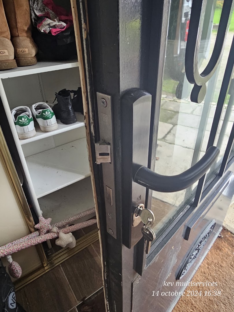KEV Multiservices- Serrurier Dépanneur Installateur- Menuiseries Intérieure et Extérieure — Photos 1